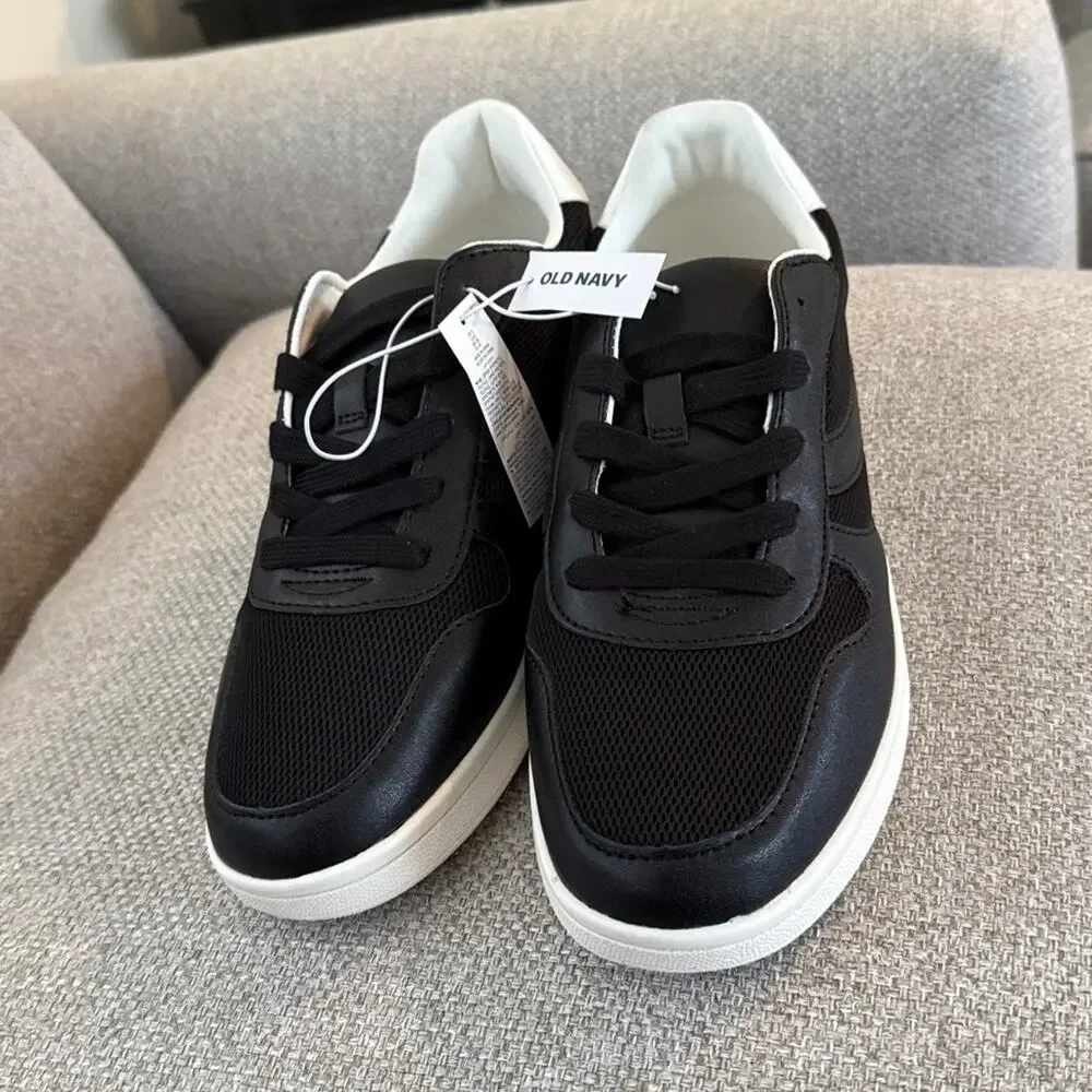 Old Navy Black Low Top Sneaker